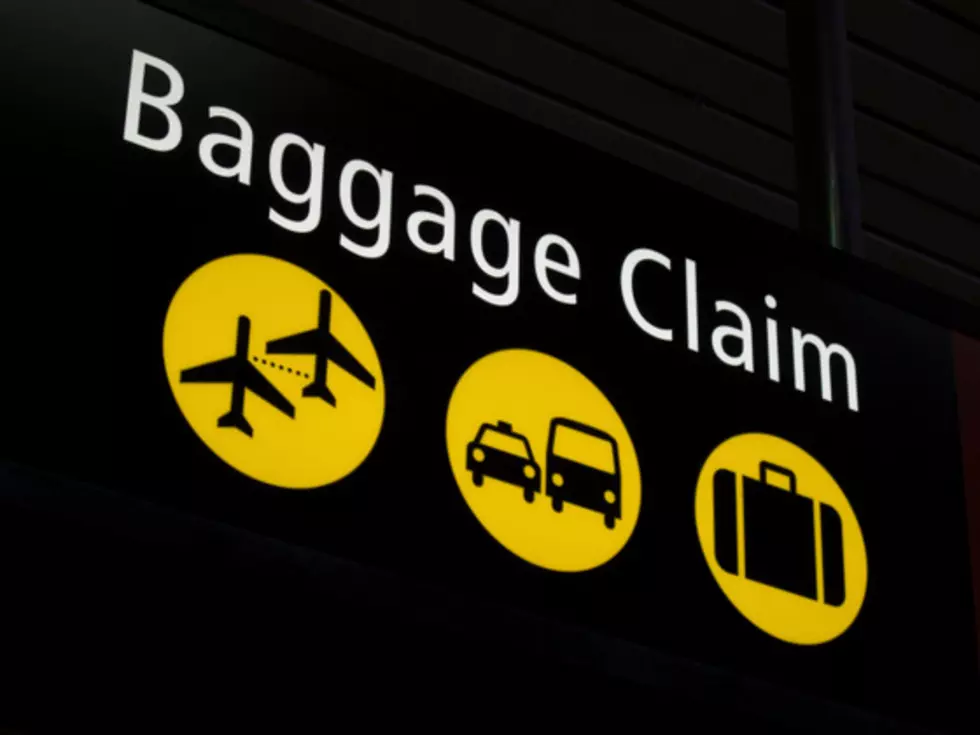 Jet Lag 1, Passenger Who Falls Asleep on Luggage Carousel 0 [VIDEO]