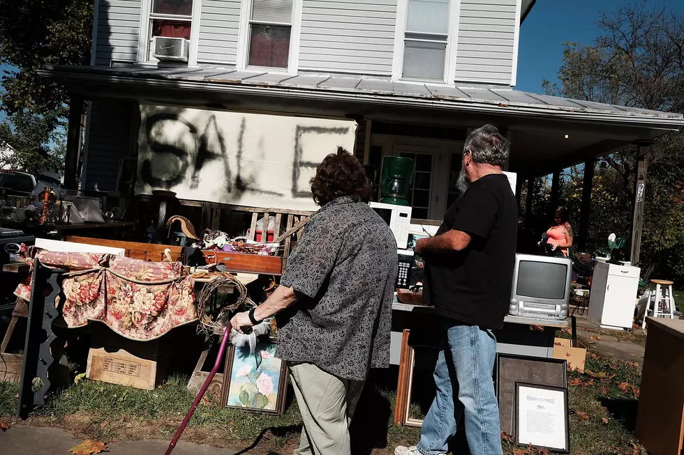 Yard Sale Dos And Don’ts: 5 of the Best And Worst Items To Buy