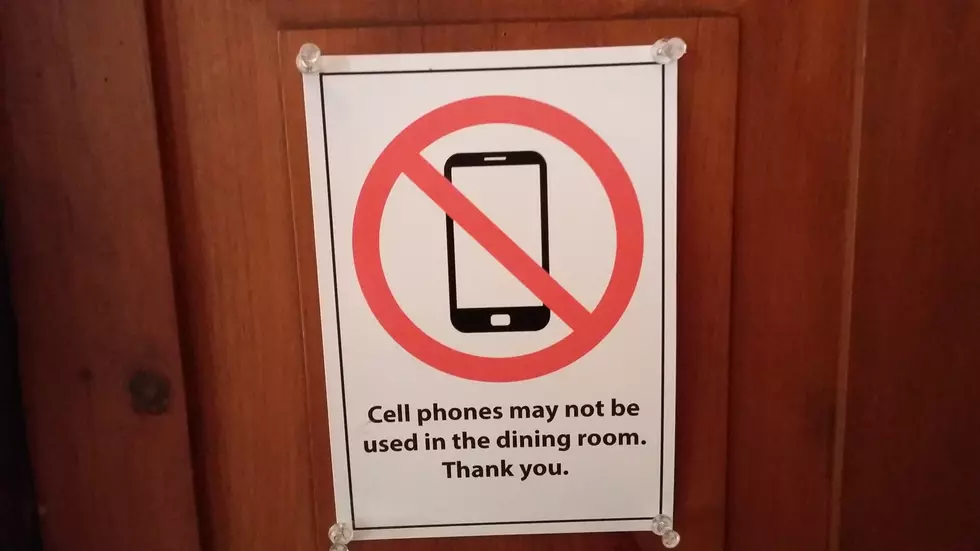 Restaurant Bans Cell Phones From Dining Room