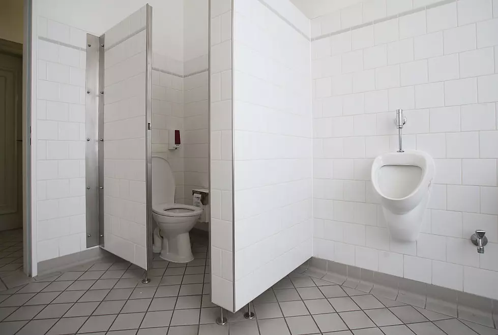 Rome School Removes Bathroom Doors to Flush Out Bullying 