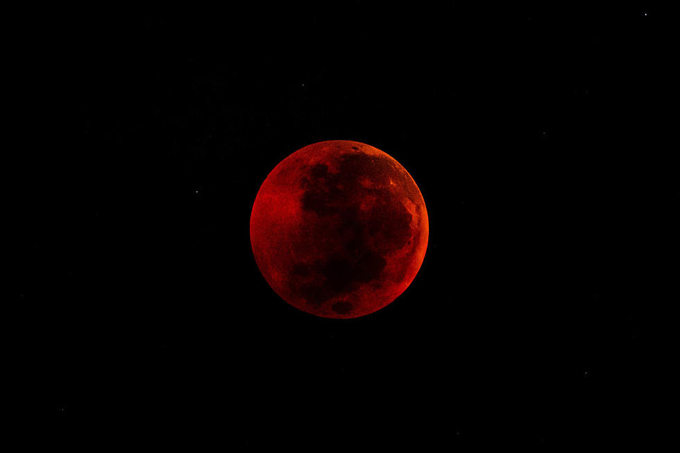 A Giant Super Blood Moon Is Coming 