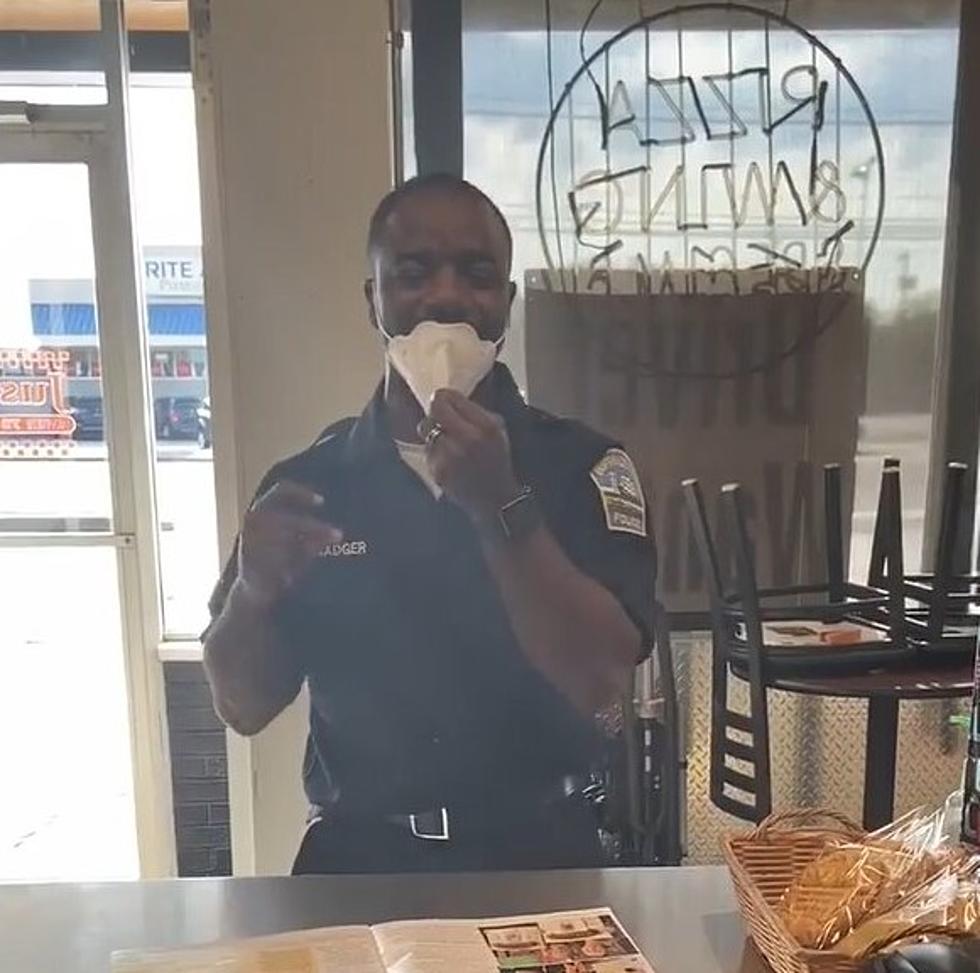 Singing Buffalo Cop Thanks New York Pizza Shop Owner in Song