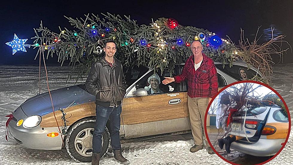 Clark Griswold & Cousin Eddie Crash Onto CNY Lawn For Hap Hap Happiest Christmas