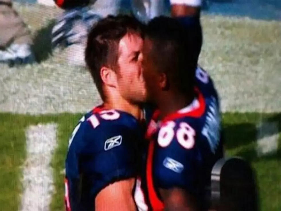 In Defense of Tim Tebow&#8217;s &#8216;Kiss&#8217;