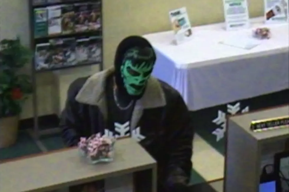 Guy Wears &#8216;Incredible Hulk&#8217; Mask During Robbery [PICTURE]