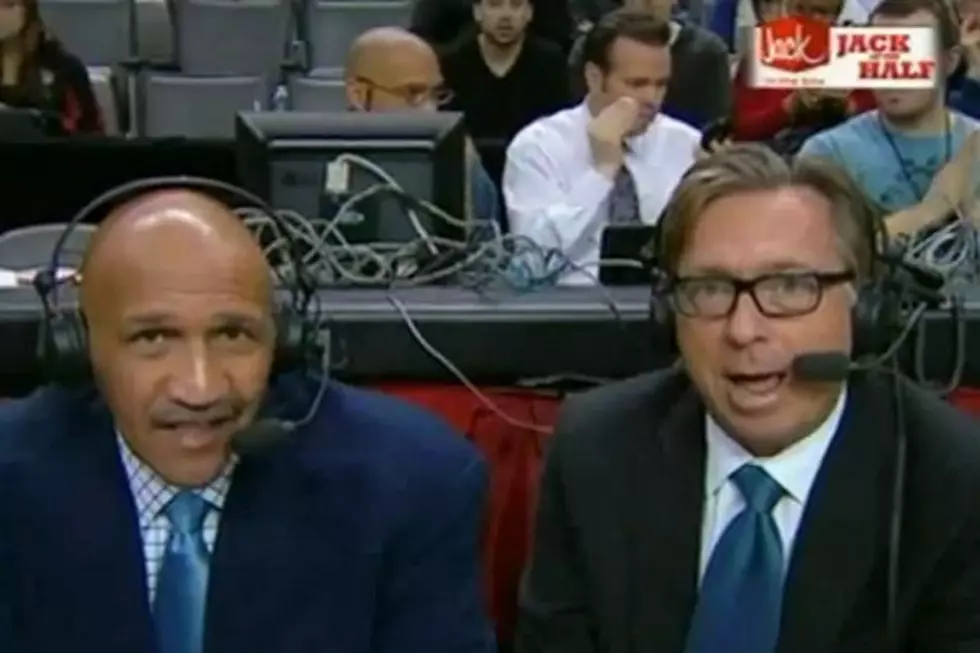 Lakers&#8217; Sportscaster Caught Applying Makeup on Camera
