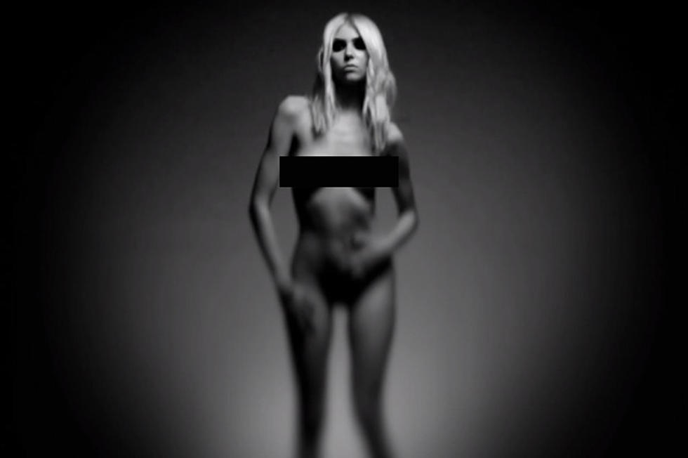 Naked Taylor Momsen of &#8216;The Pretty Reckless&#8217; &#8212; Crush of the Day