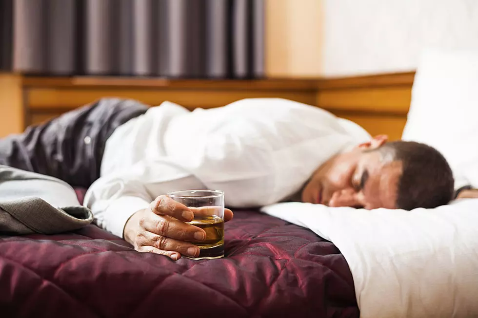 Guy Politely Wakes Drunk Stranger Who Fell Asleep in Wrong House