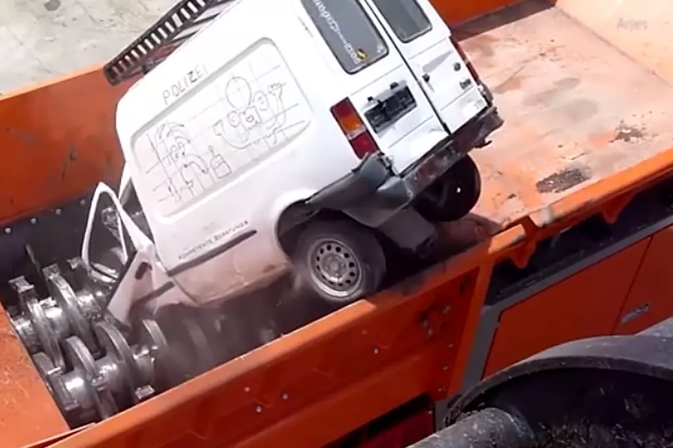 Mammoth Shredder Tears Cars Into Teeny Pieces With Amazing Ease