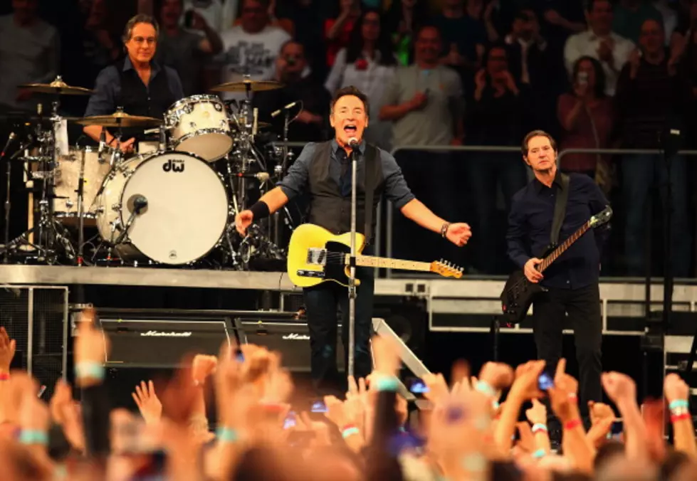 Bruce Springsteen Performs “The Weight” In Tribute to Levon Helm