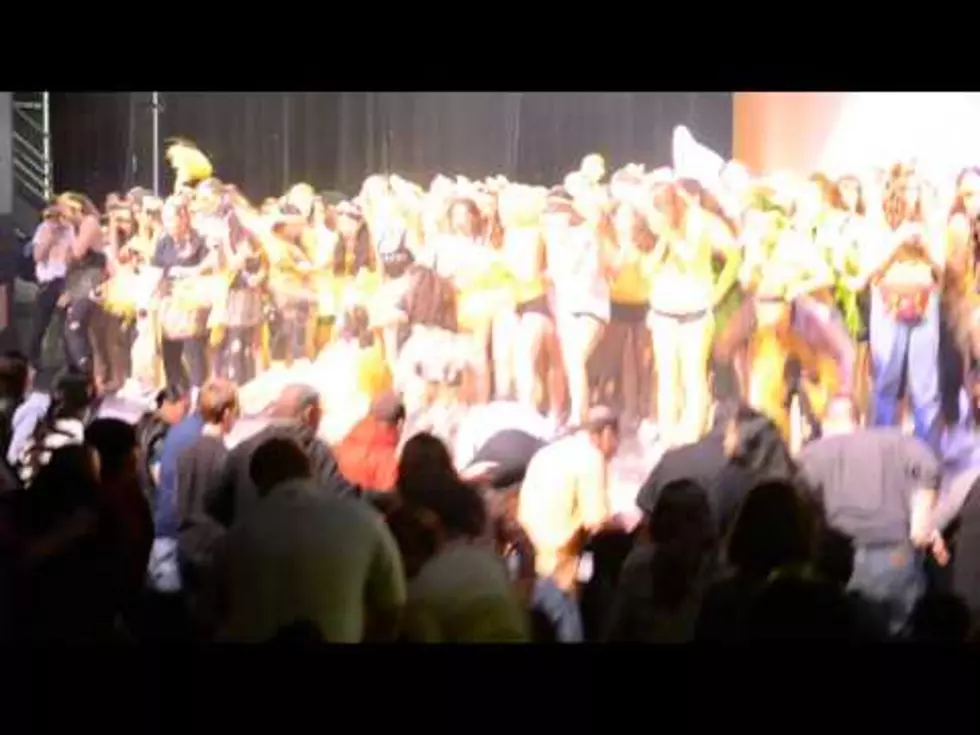 Stage Collapse During California High School Musical [VIDEO]
