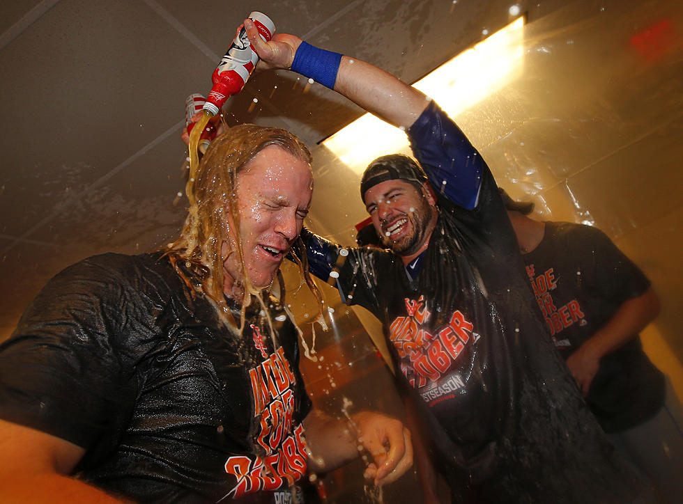 Mets’ Locker Room Celebration Includes Naked Guy