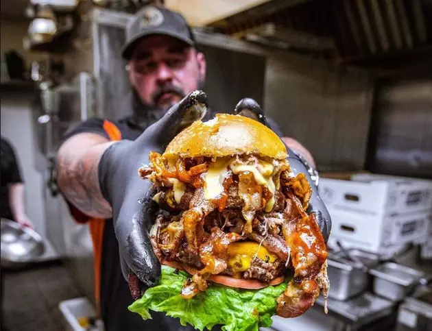 Can You Handle a 3 LB Burger From Big Barlow&#8217;s BBQ?