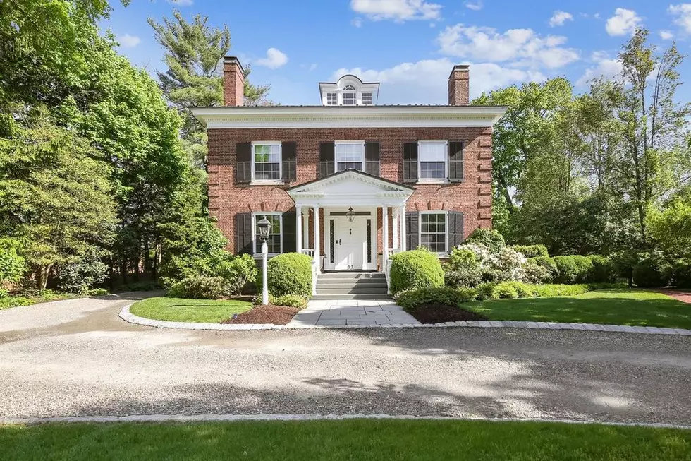 Eli Manning’s NJ Mansion Is Up For Sale- Check Out the Inside