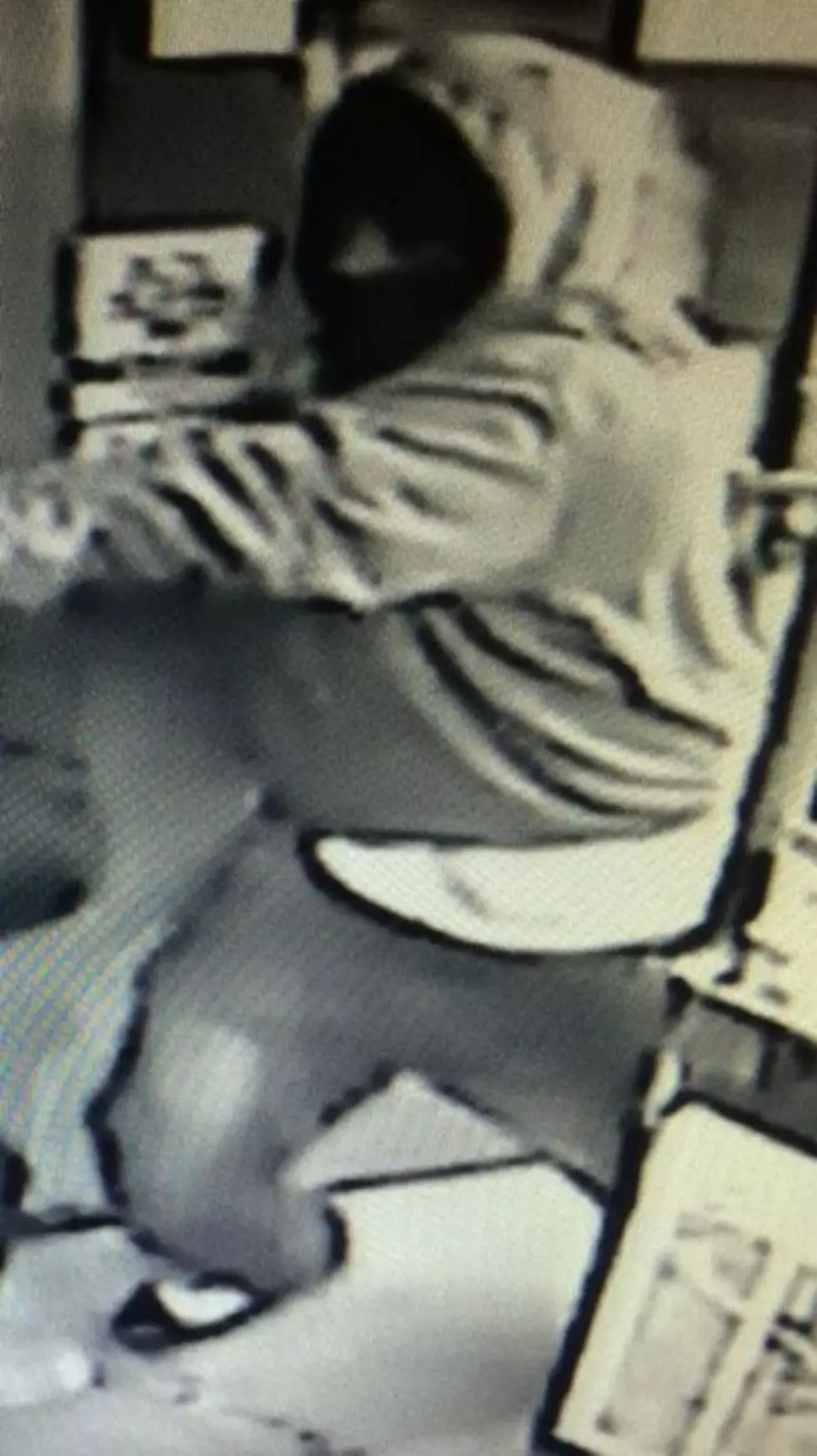 Gunman robs Lakewood gas station