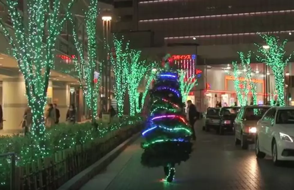 Watch A Man With A Unique Way Of Spreading Christmas Cheer [Video]