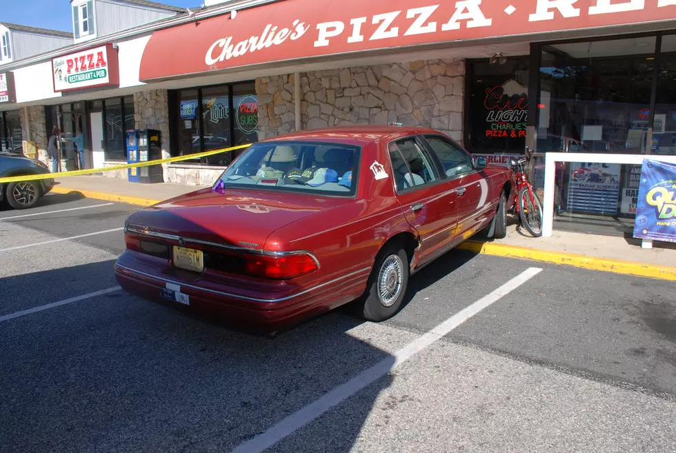 Driver hits bicyclist outside Charlie’s Pizza in Manchester Friday