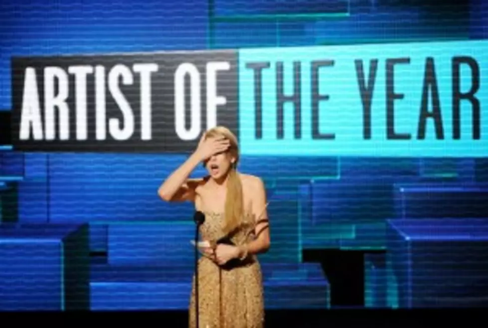 Taylor Swift Wins Big At American Music Awards