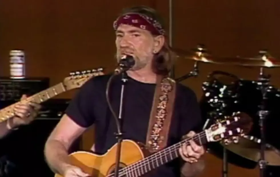 Cat Classics Flashback: “Always On My Mind” by Willie Nelson [VIDEO]