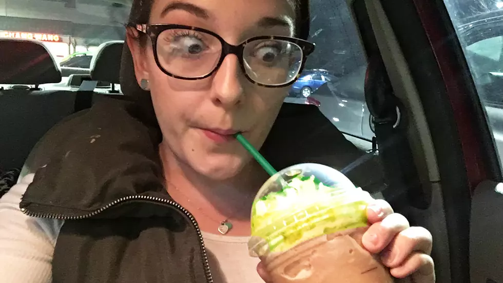 Starbucks' Christmas Tree Frappuccino - Is It Any Good? [VIDEO]