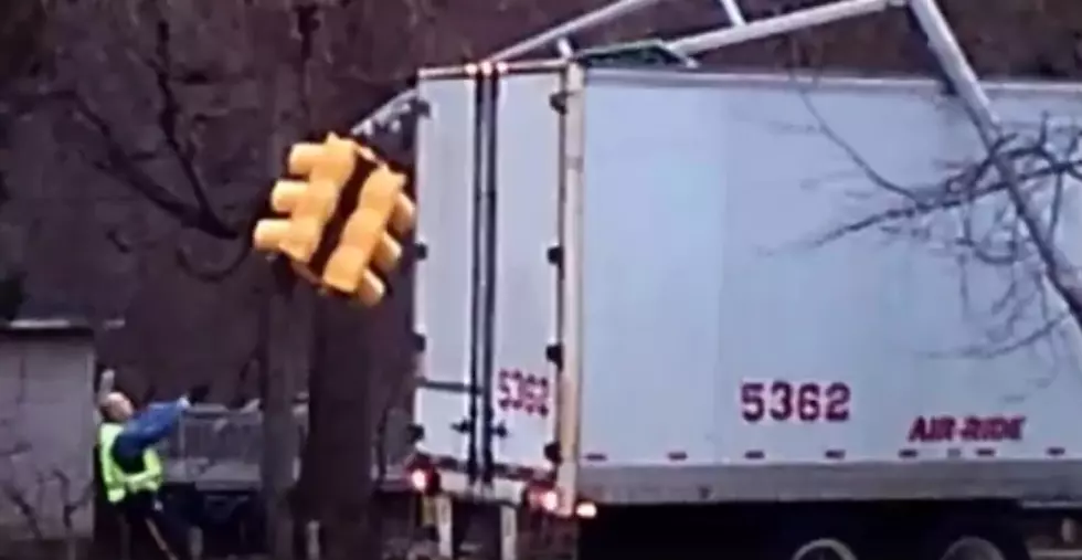 Watch Galloway Police Pull Traffic Light Off Truck [VIDEO]