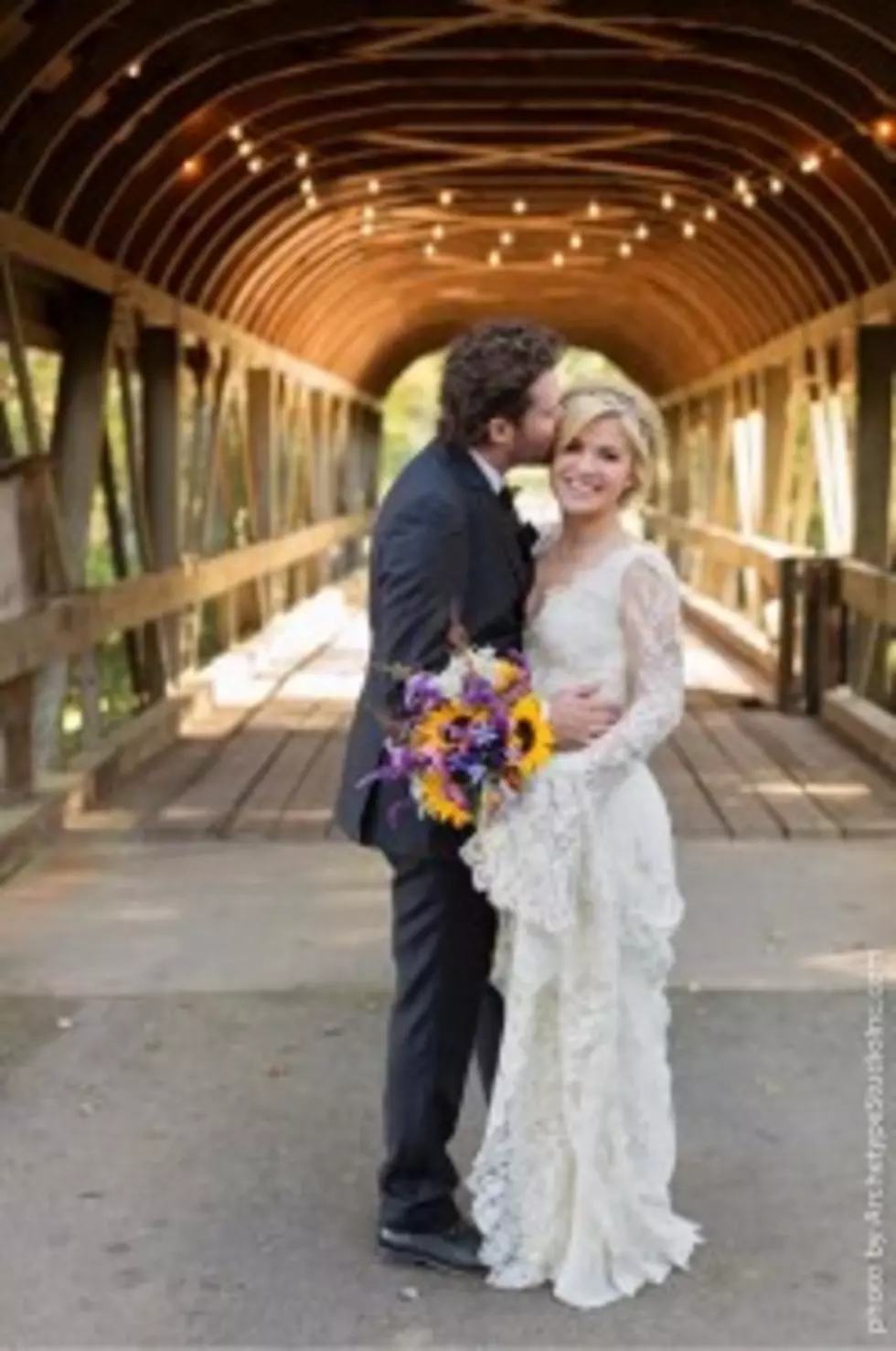 Kelly Clarkson Ties the Knot in Tennesse