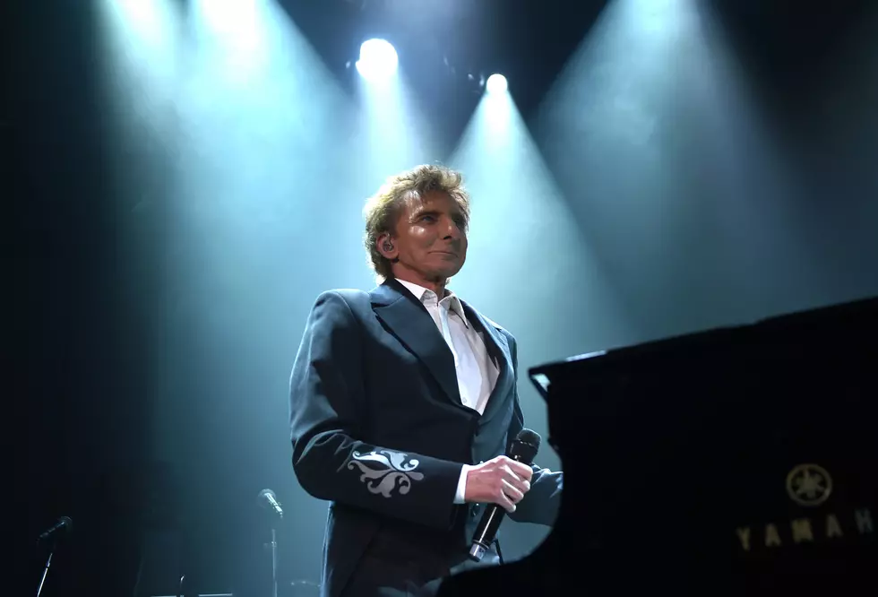 Barry Manilow Live in Las Vegas Is Lite Rock’s Gift to You
