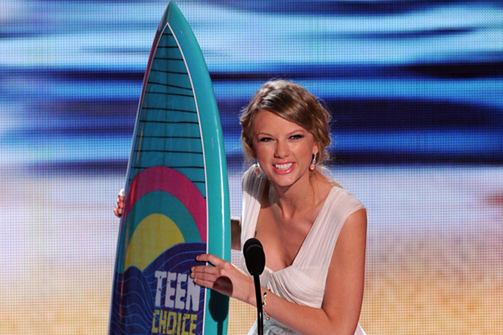 Taylor Swift Wins Choice Female Artist at 2012 Teen Choice Awards