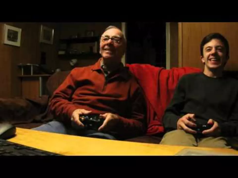 Amazing Grandpa Freaks Out While Playing Halo 4 [VIDEO]