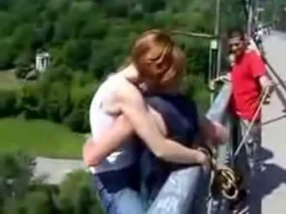 Couple&#8217;s Insanely Reckless Bungee Jump [VIDEO]