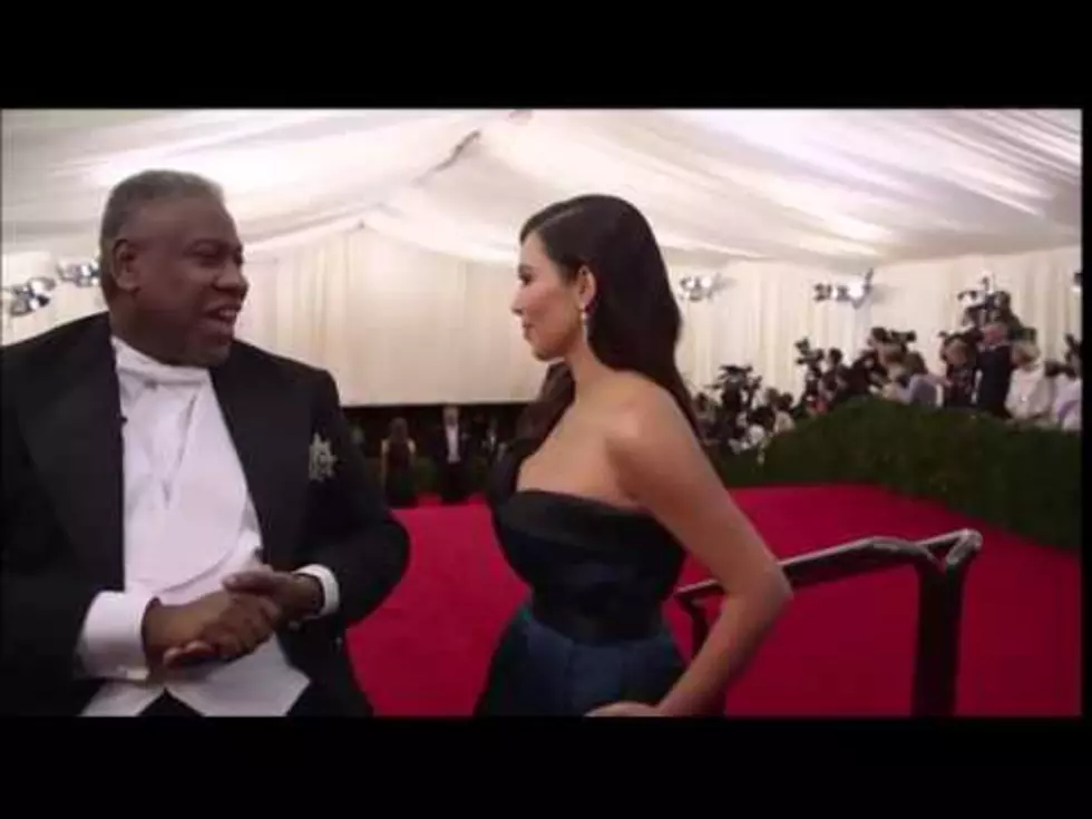 Did This Reporter Wipe a Booger on Kanye West? [VIDEO]
