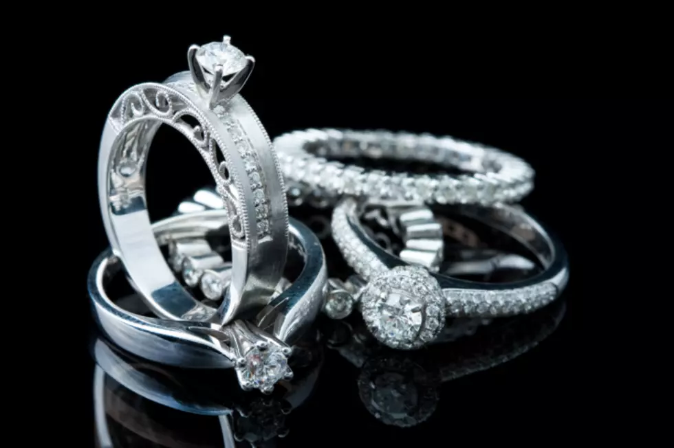 New Jersey&#8217;s Most Popular Engagement Ring Style (and How Big it Is!)