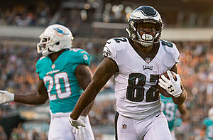 First and 10: Eagles Get Offensive Against Dolphins