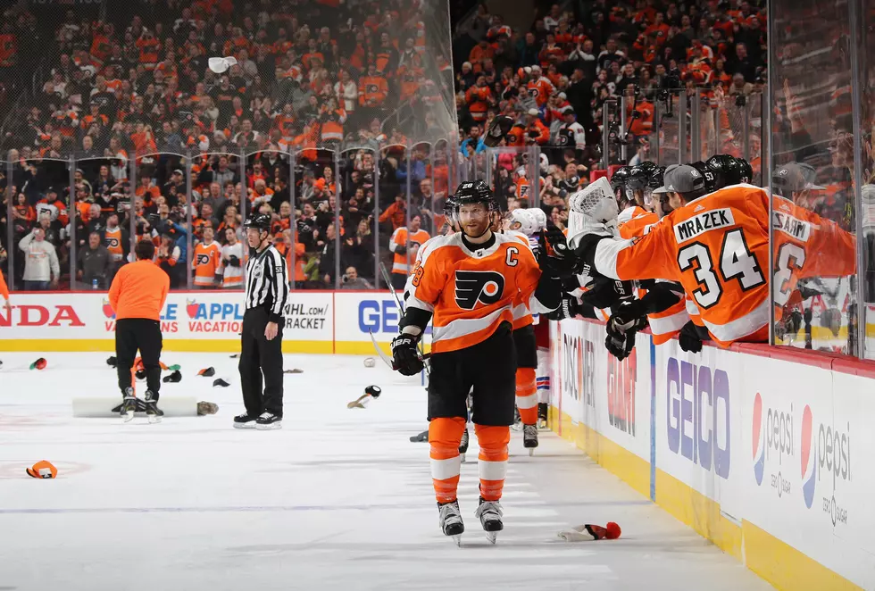 Flyers&#8217; Claude Giroux Nets his First NHL Hat Trick, 100 Points in Season