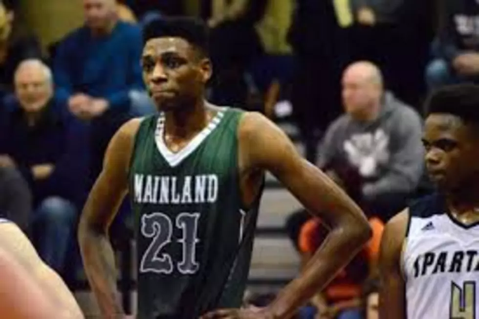 Former Mainland Star Makes College Choice