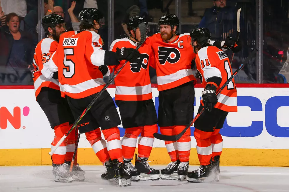 Flyers Strike for 5 in 3rd, Defeat Maple Leafs