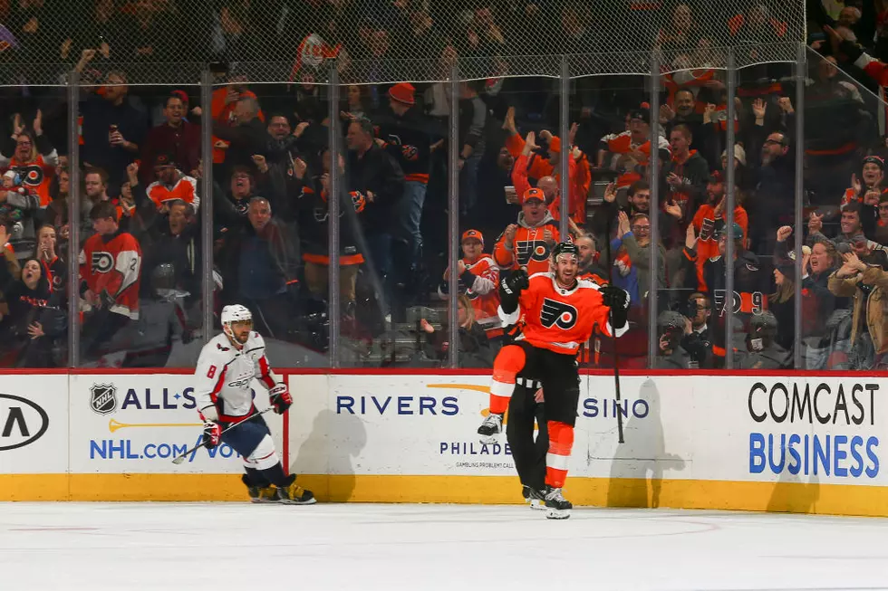 Hayes Scores Shorthanded, Flyers Knock Off NHL-Best Capitals