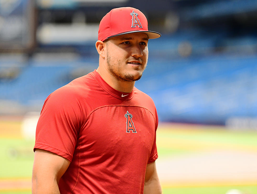Watch: Mike Trout Smash a Golf Ball