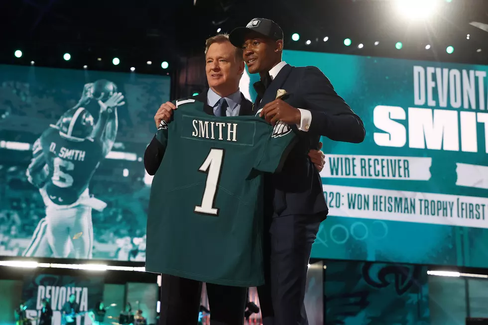 Eagles Make Trade to Select WR DeVonta Smith with No. 10 Pick in 2021 NFL Draft