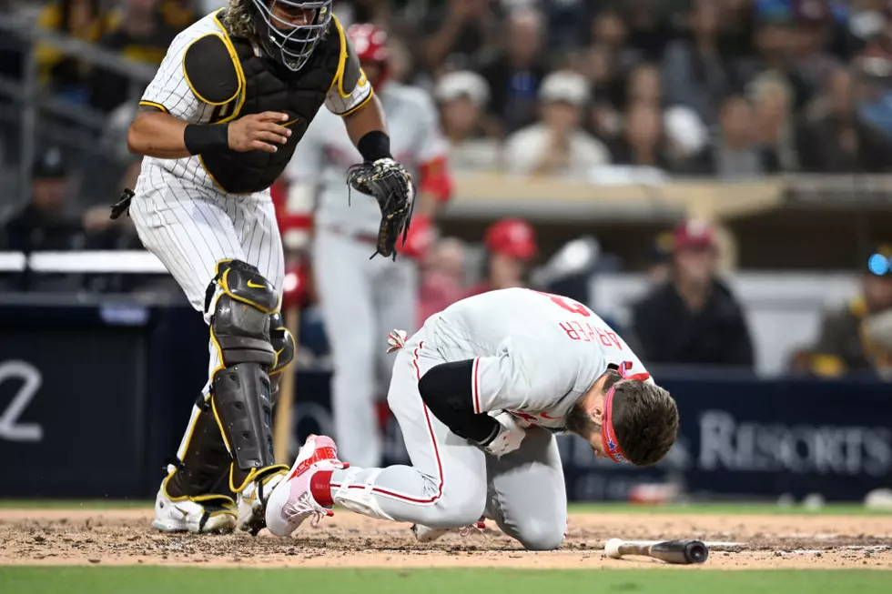 Phillies&#8217; Bryce Harper Fractures Thumb vs Padres
