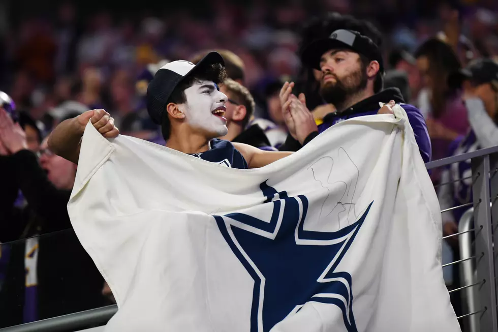 Dallas Cowboys Fan Loses His Mind, Breaks TV After Loss to 49ers