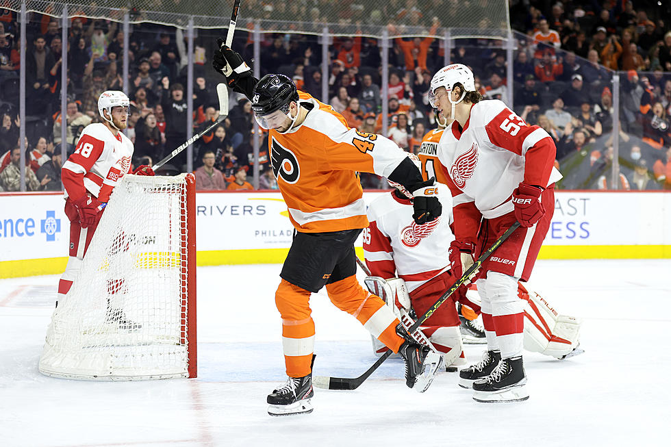Cates, Deslauriers Lift Flyers Over Red Wings