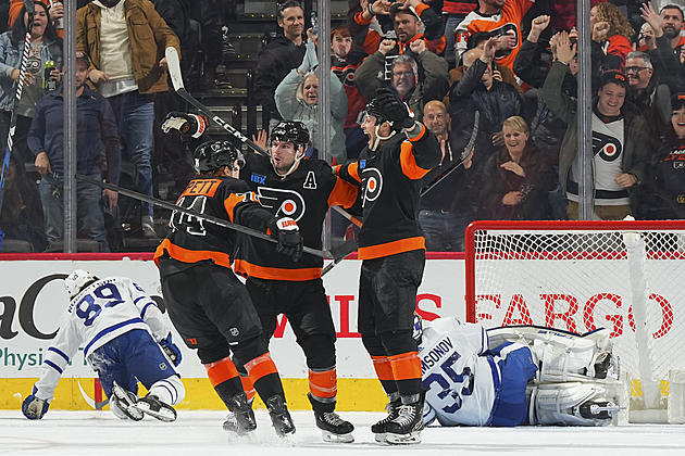 Flyers Hold Off Leafs for Win