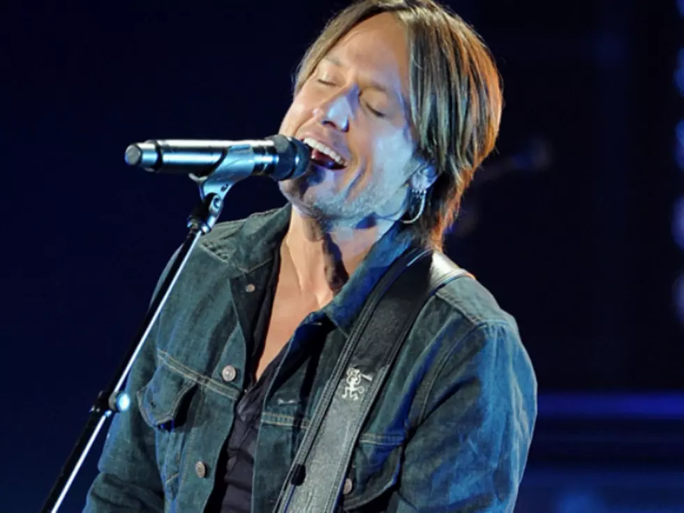 Keith Urban Gets Up Close With His Fans