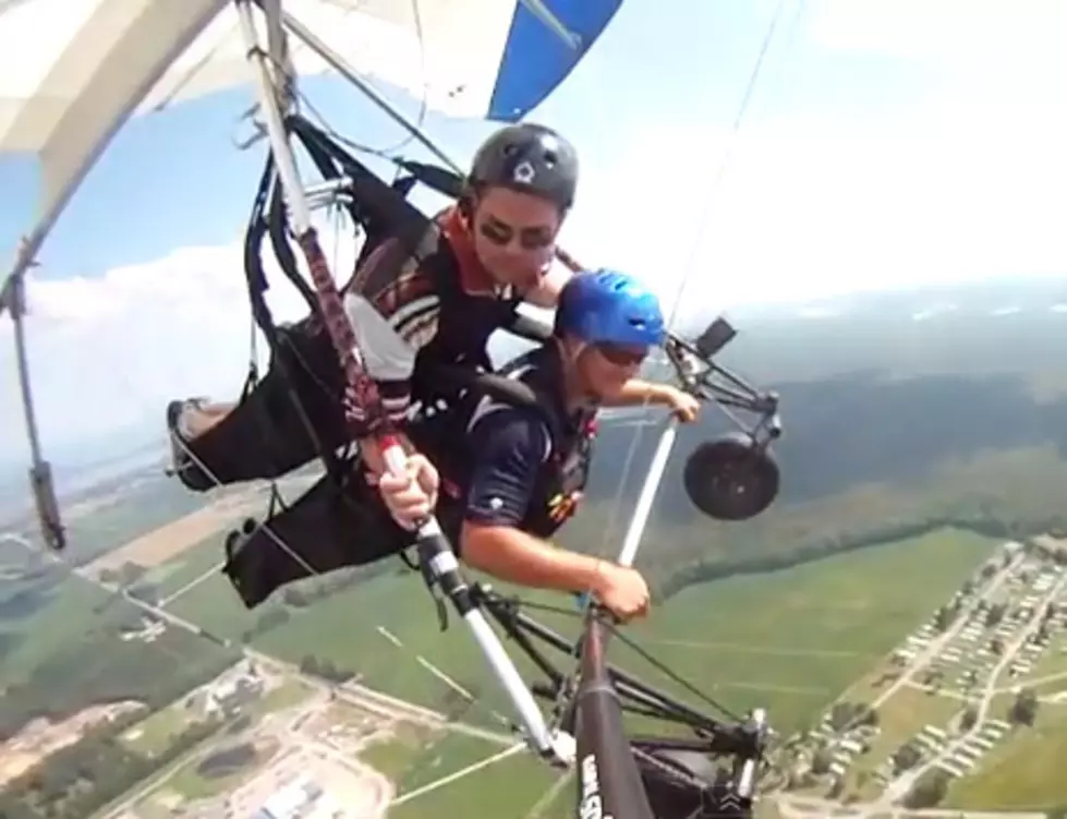 Don&#8217;t Say &#8220;Puke&#8221; On A Hang-Glider [VIDEO]