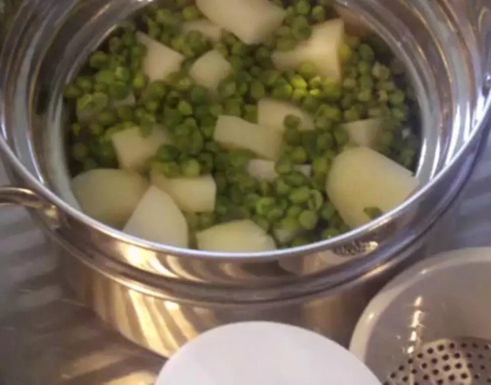 How To Make Peas & Potatoes Baby Food [VIDEO]