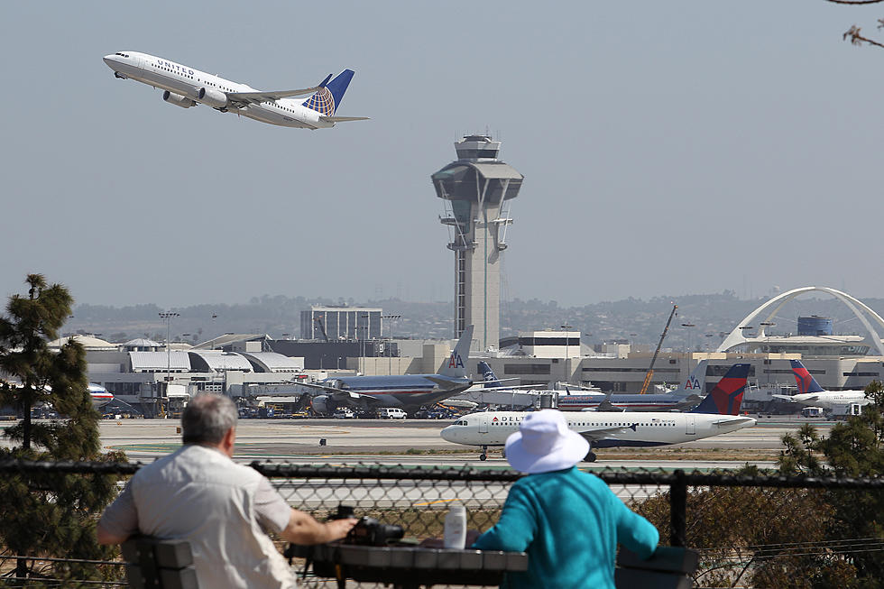 Air Traffic Controller’s Prank On A Delta Plane Trying To Land Gets Him Suspended [VIDEO]
