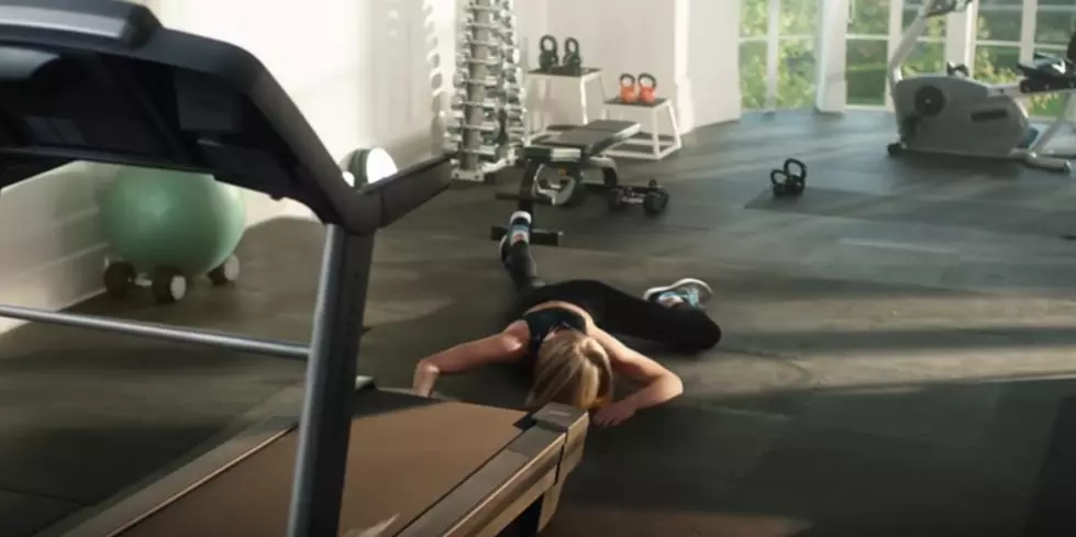Did Taylor Swift Really Fall in the Apple Music Commercial or Was it a Stunt Double?