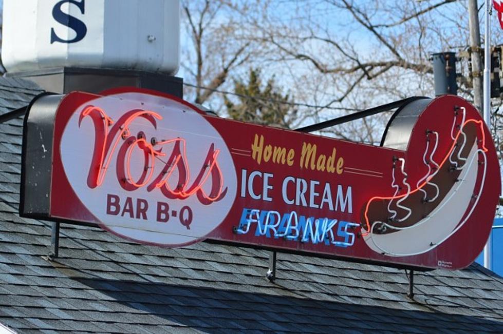 Voss' Bar B-Q Leaving Utica Zoo