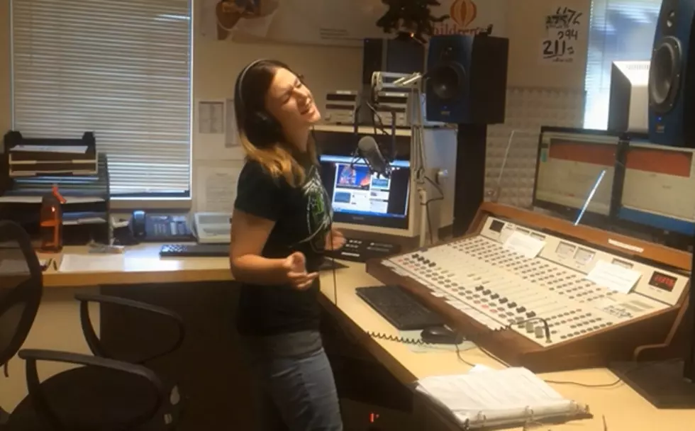 ’98 Seconds with Naomi Lynn’ – What REALLY Happens at the Radio Station